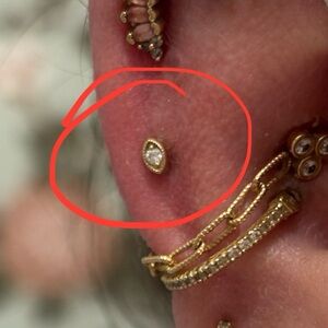 Modern mood royal rhombus 18/16g threadless with diamond 18k yellow gold